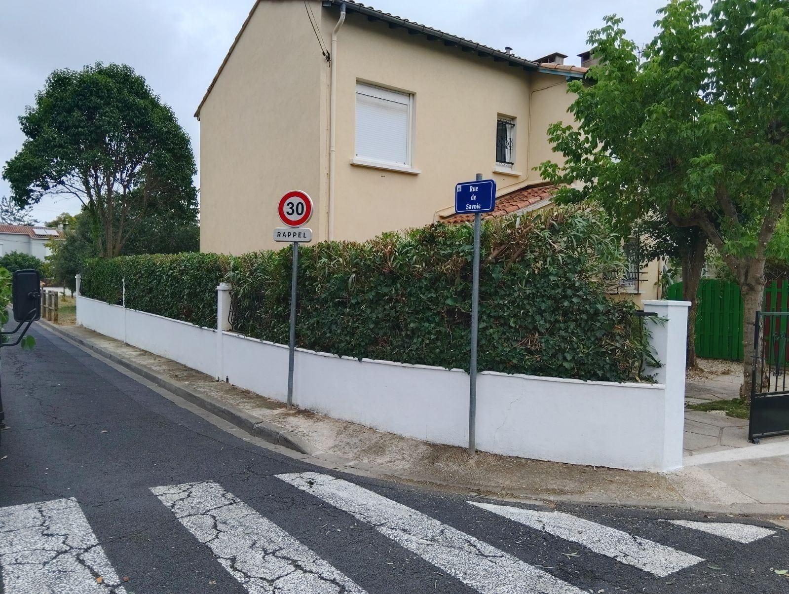 Haie après intervention - taille soignée par WEISS Elagueur